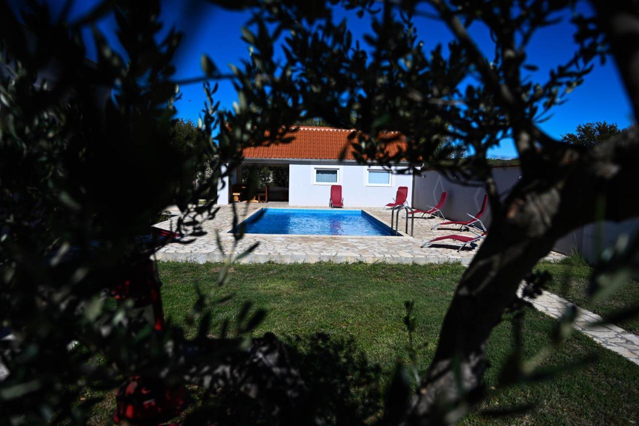 Holiday Home Donji Lepuri Lisicici Eksteriør billede