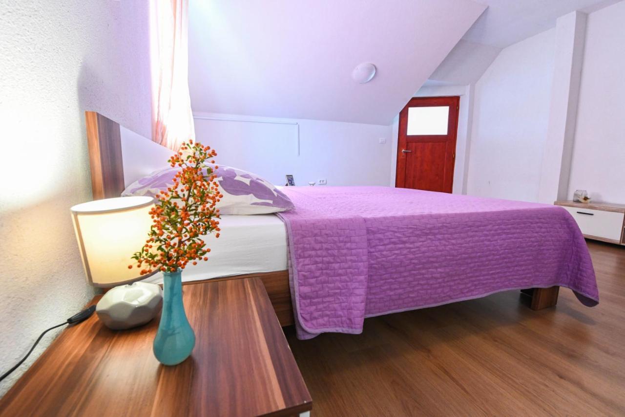 Holiday Home Donji Lepuri Lisicici Eksteriør billede