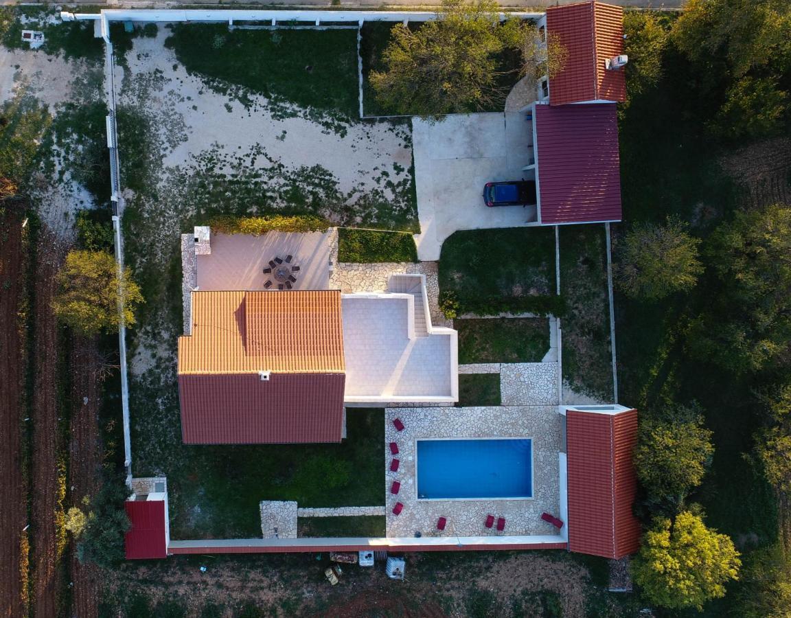 Holiday Home Donji Lepuri Lisicici Eksteriør billede