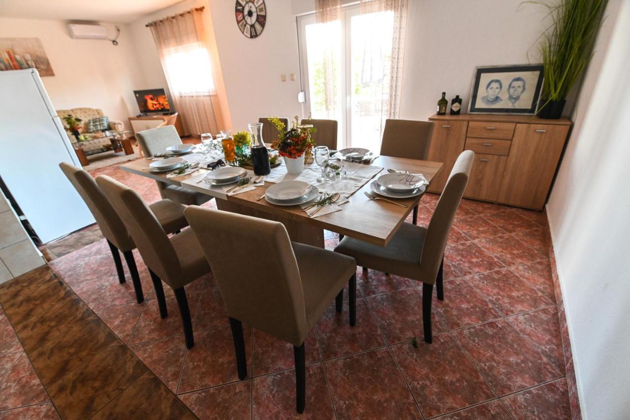Holiday Home Donji Lepuri Lisicici Eksteriør billede