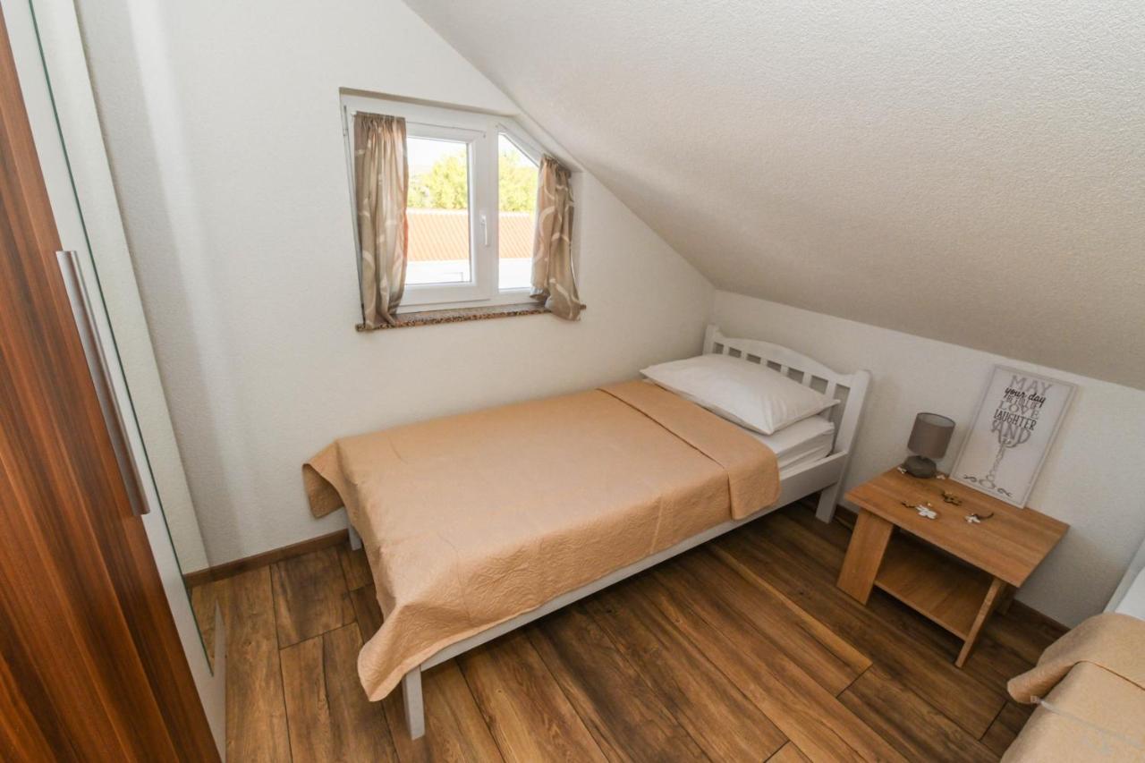 Holiday Home Donji Lepuri Lisicici Eksteriør billede