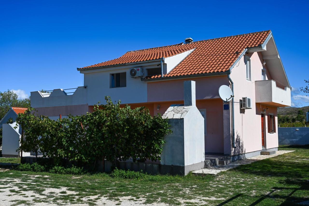 Holiday Home Donji Lepuri Lisicici Eksteriør billede