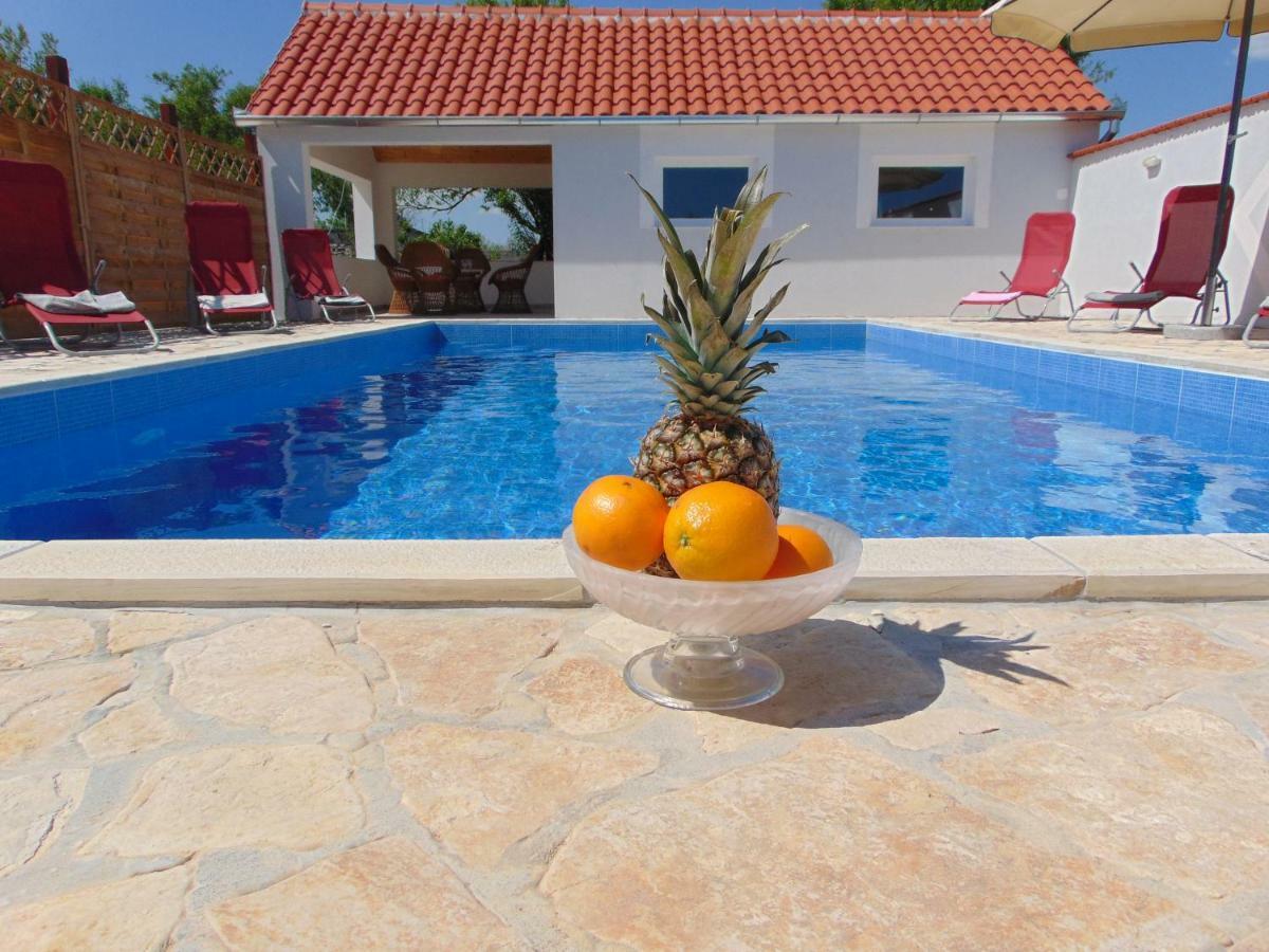 Holiday Home Donji Lepuri Lisicici Eksteriør billede